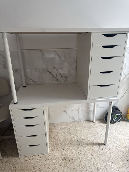 Mesa de manicure branca