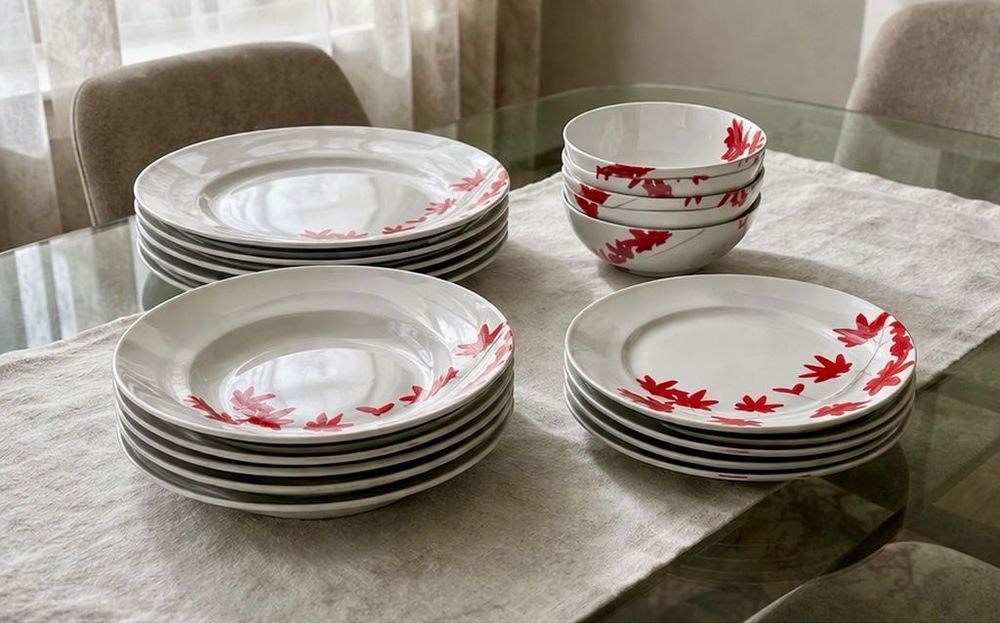 Conjunto de loiça em porcelana