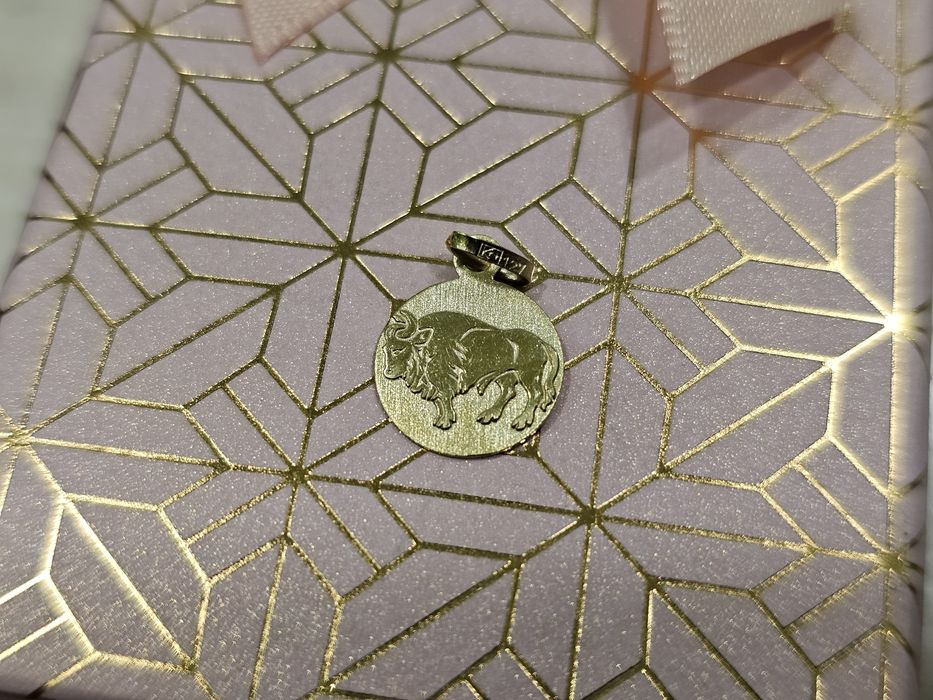 Mały złoty WISIOREK zodiak BYK PR 333
