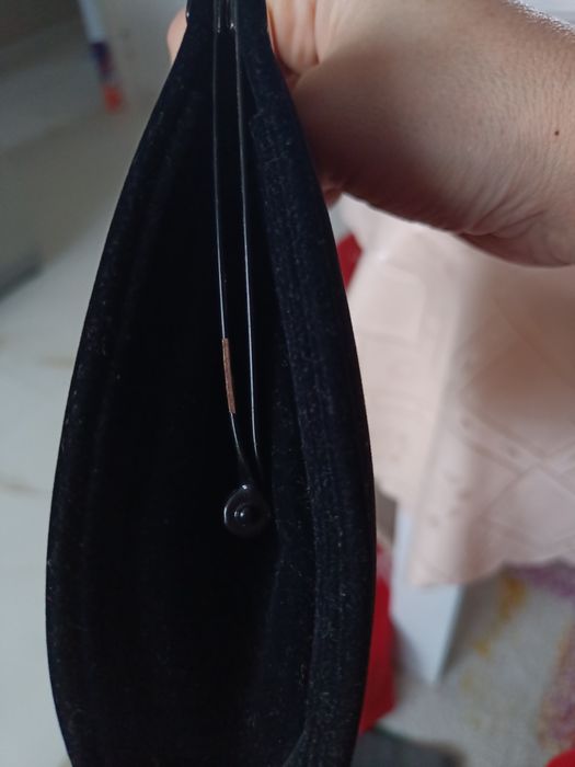 Torebka z widocznymi śladami uzytkowania