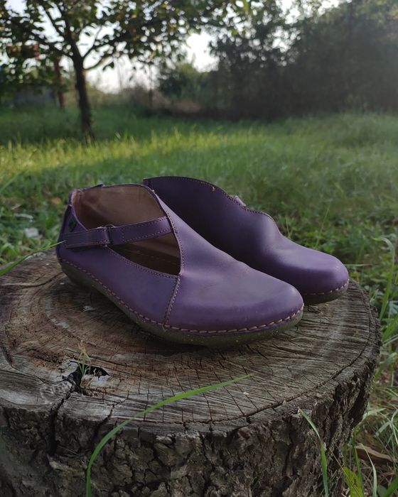 Капці фірми El Naturalista