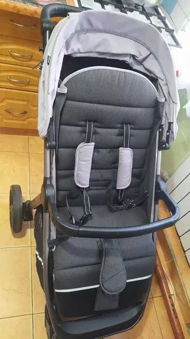 прогулянкова коляска