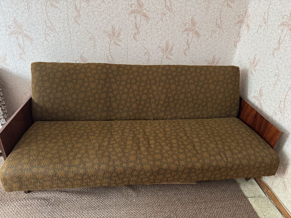 Віддам диван. Самовивіз Ромни