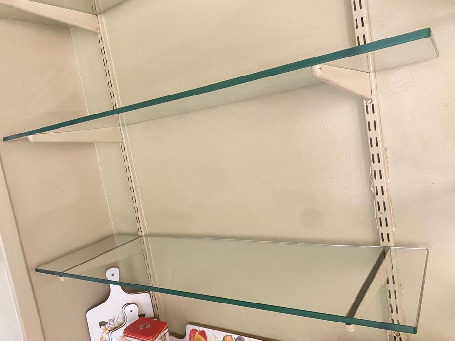 13 vidros de prateleiras  grissos  7 de 95x27x1 cm + 5 tamanhos variados