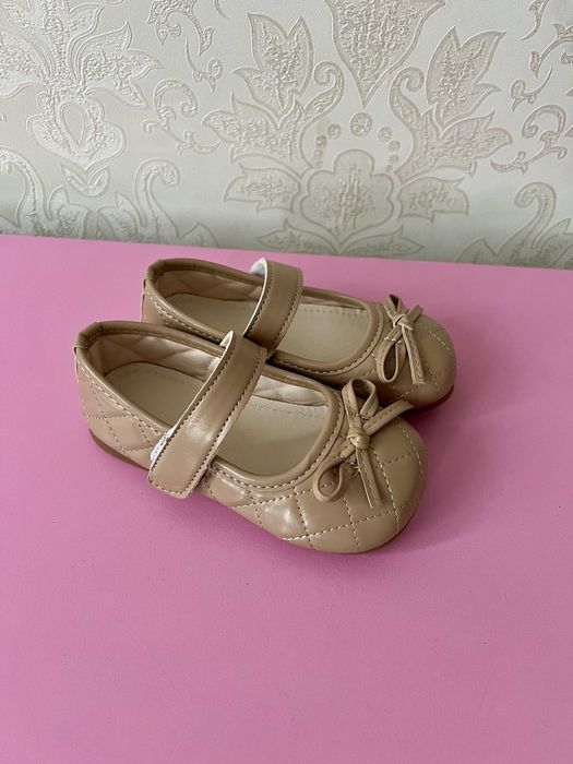 Туфлі на дівчинку