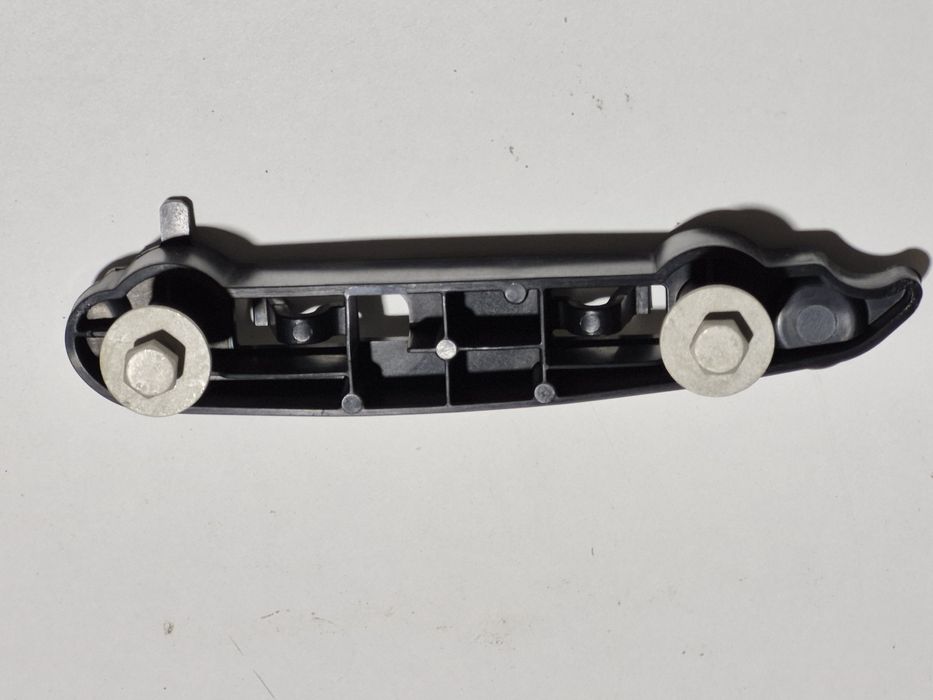 Ślizg zderzaka przedniego lewego RangeRover BJ32.17E763-AC