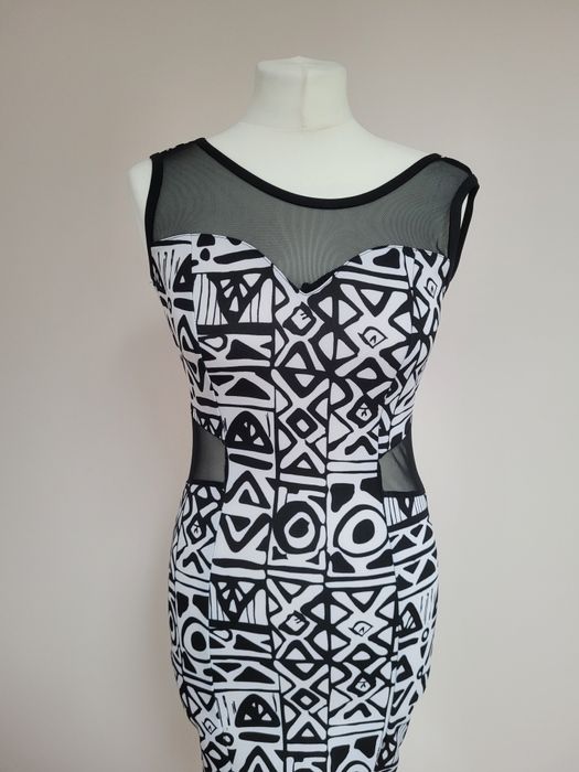 Sukienka czarno - biala 
Biust 37cm 
Długość 84cm