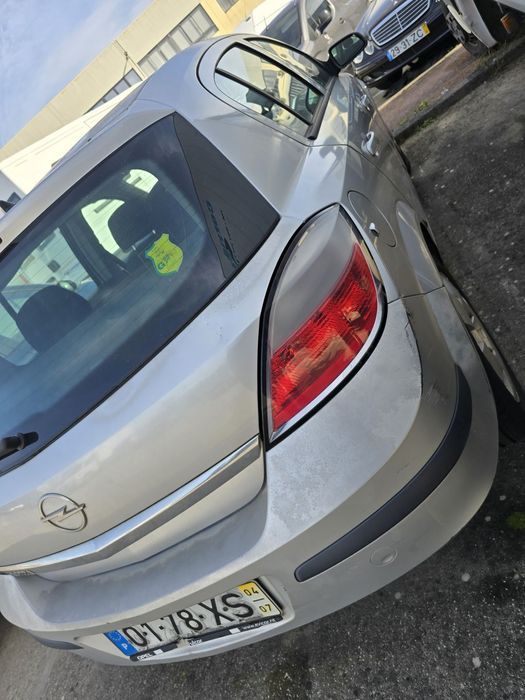 Opel Astra H 5 portas gasolina para peças