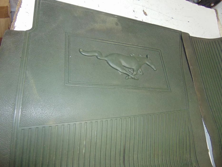 Ford Mustang tapetes usado em bom estado