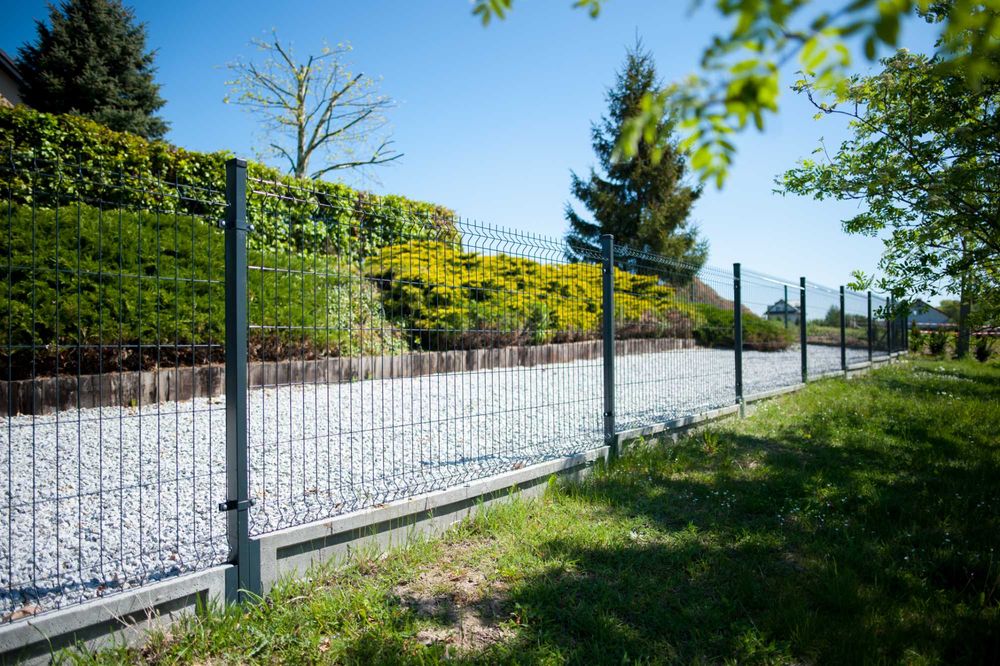 Ogrodzenie kompletne z podmurówką-panel ogrodzeniowy H=1,53 fi 4