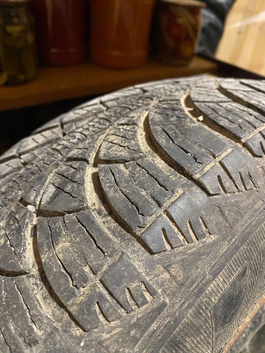 Продам резину в зборі з дисками 195/65 R15