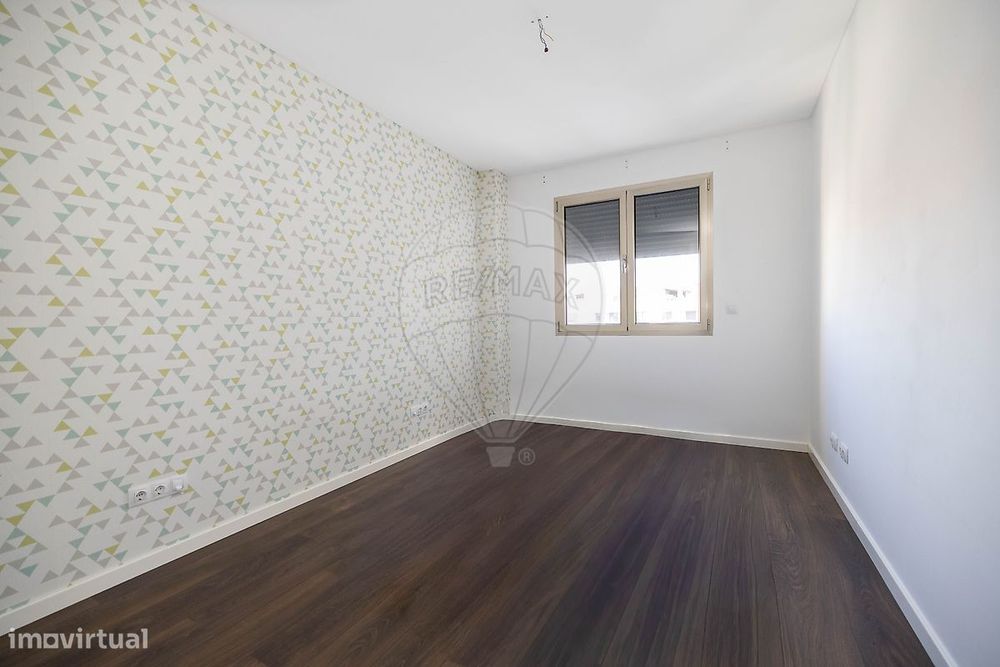 Apartamento T4 para arrendamento