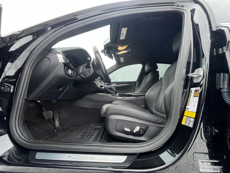 BMW 530E гібрид плагін