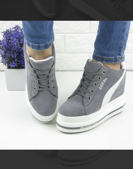 Ботиночки деми на танкетке.Качество!В идеальном состоянии. Описание,