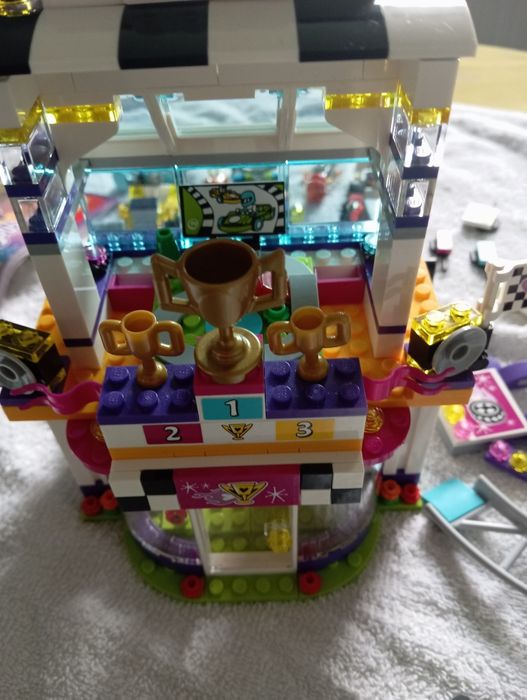 Lego Friends 41352 Dzień wielkiego wyścigu, kompletny