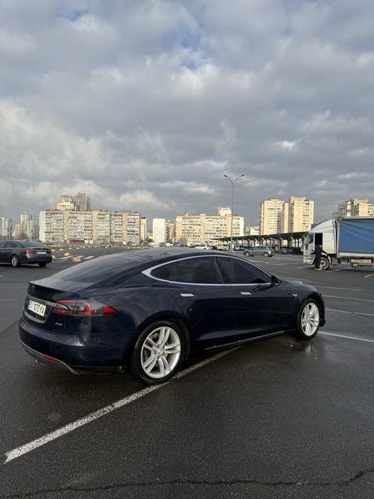 Тесла модел с 85кв перфоменс