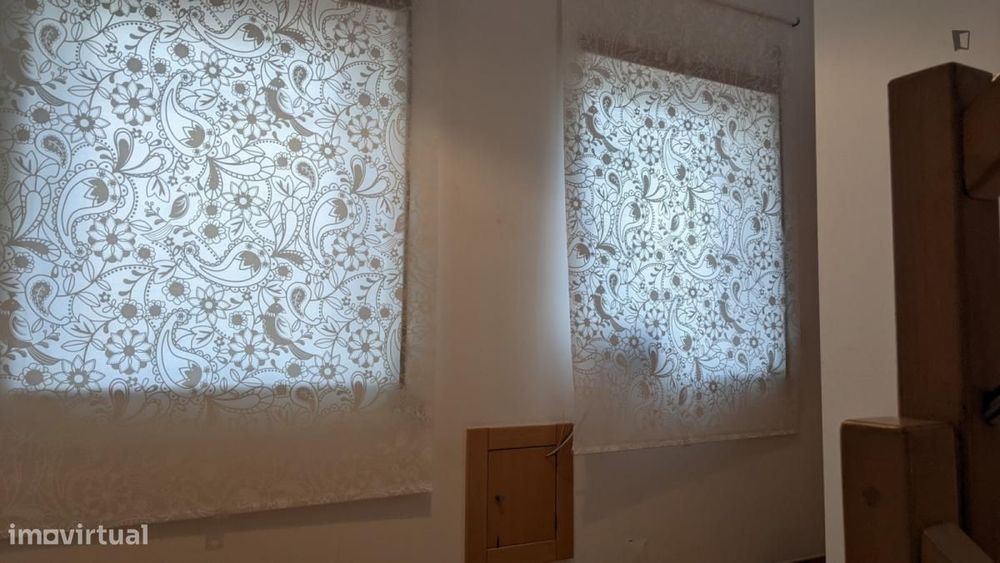 Quarto - localizado em Carcavelos Lisbon