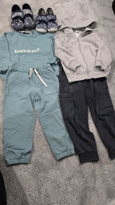 Zestaw ubranek dla chłopca 98-104+kapcie befado