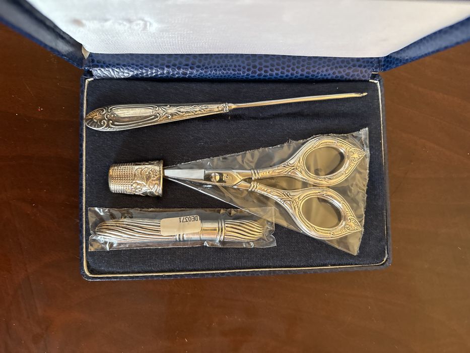 Conjunto de costura de prata