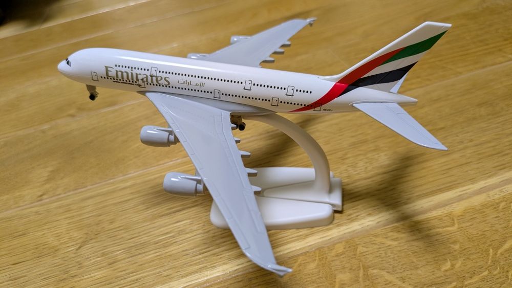 модель літака Airbus XL Beluga / A380 Emirates 20cm
