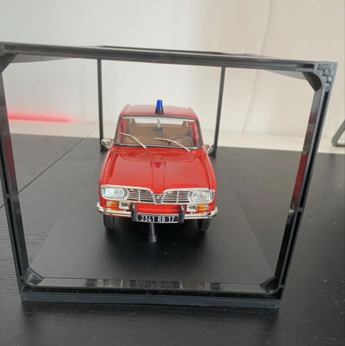 Miniatura Renault bombeiros 1:18