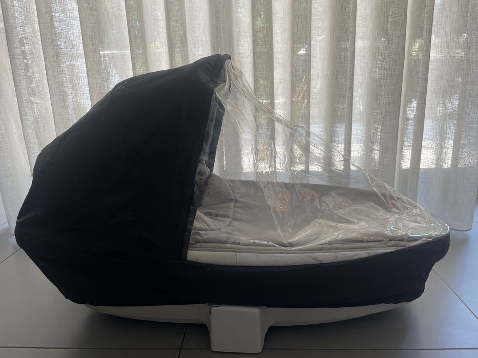 Carrinho quinny moodd, alcofa dobrável, adaptadores, babycoque bébéconfort e isofix 2Wayfix
