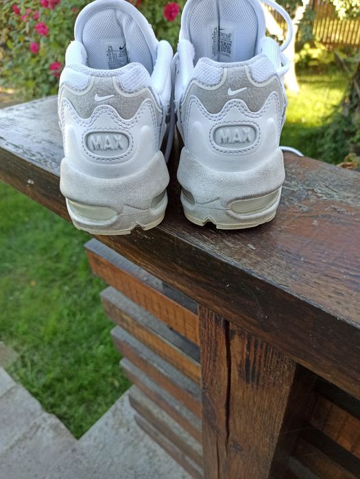 Жіночі кросівки Nake,в гарному стані.