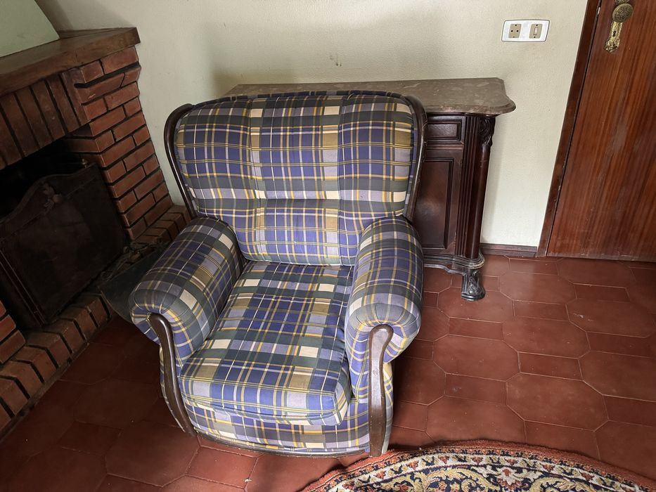 Endo jogo de sofas em bom estado, 2 sofas individuis e um grande de 3