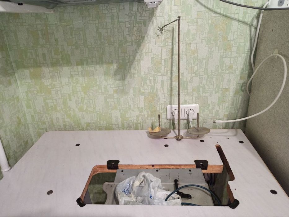 Продам швейную машину 1022 М