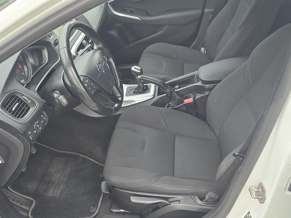 Volvo V40 D4 KINETIC 190km
