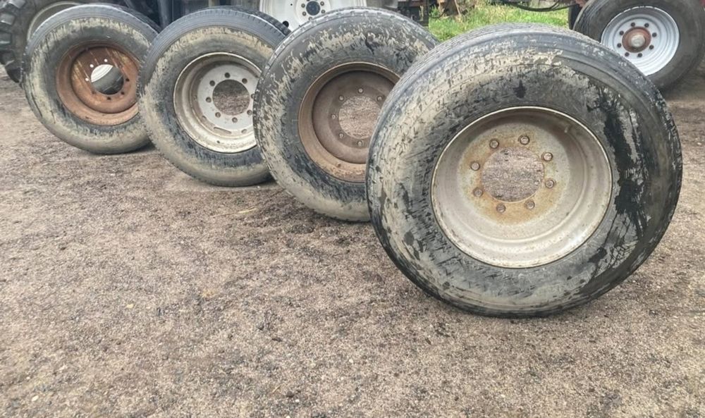 Sprzedam koła pasują na felgi do przyczepy  HL 6011 /8011 385/65R22.5