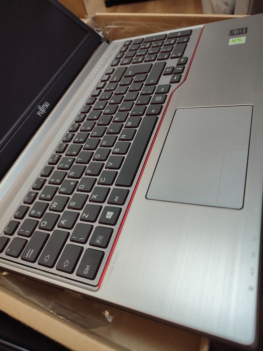 Laptop Fujitsu Siemens Lifebook E-754 Intel I7  16GB RAM SSD 480 GB