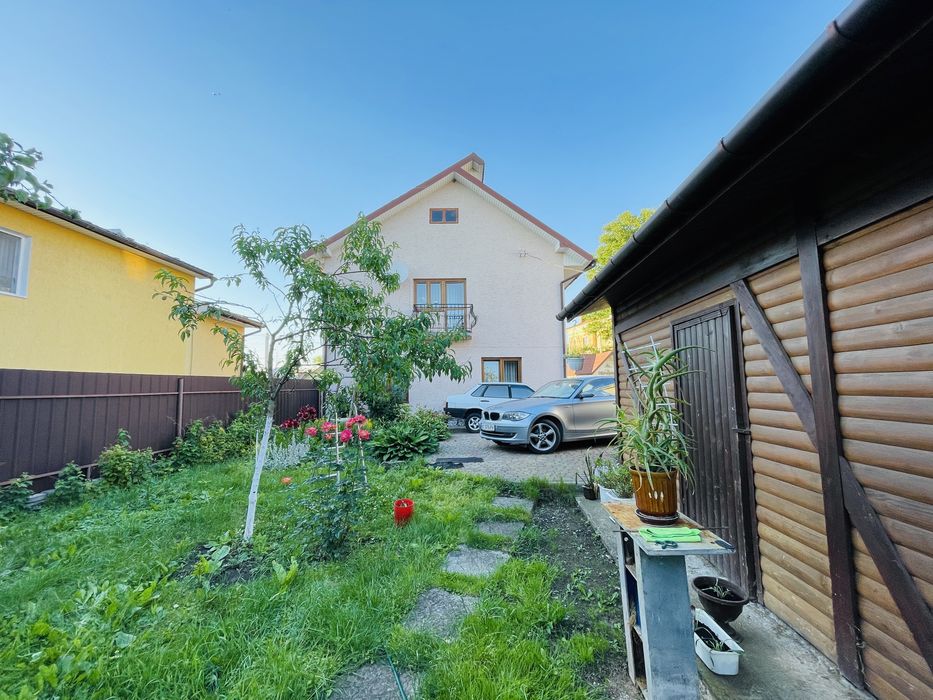 Приватний будинок в Дрогобичі (через дорогу власний бізнес - магазин)