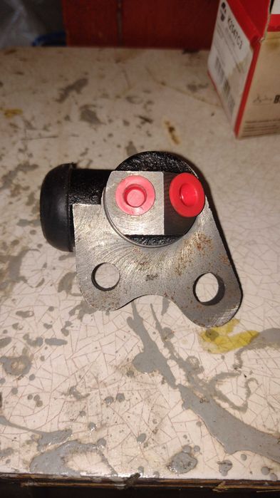 Циліндр гальмівний Москвич-412, передній правий Fenox 403-3501040