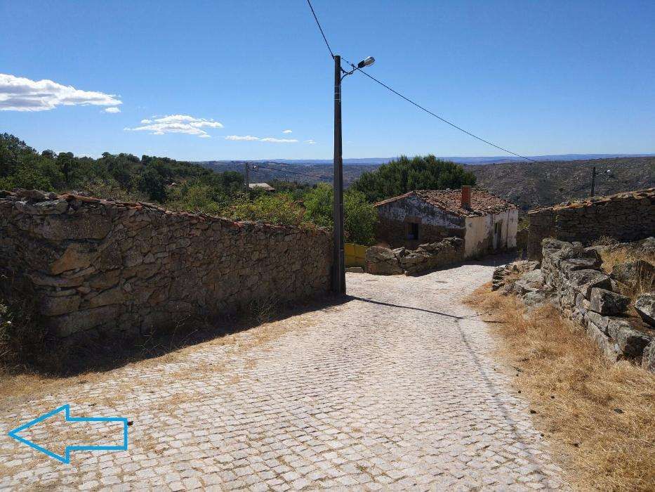 Terreno em Cinco Vilas 2428m2 - Fig Castelo Rodrigo/Guarda