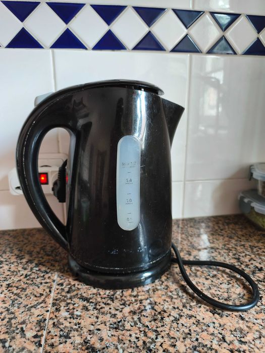 Jarro elétrico - cor preta