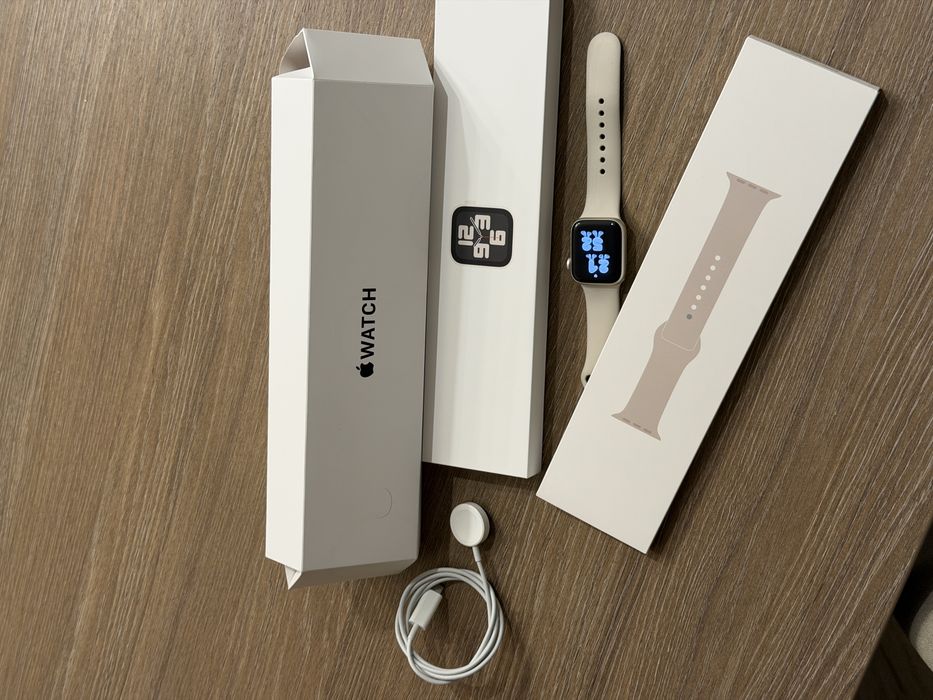 Apple watch se 2 40mm starlight sport band