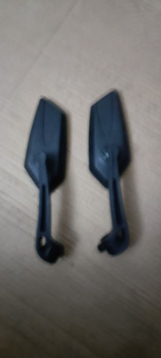 Espelhos para moto e um deflector