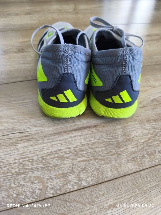 Buty piłkarskie halówki Adidas Predator roz.36⅔
