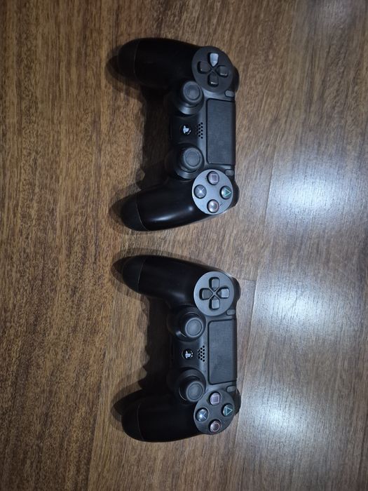 Playstation 4 + 2 comandos + 7 jogos
