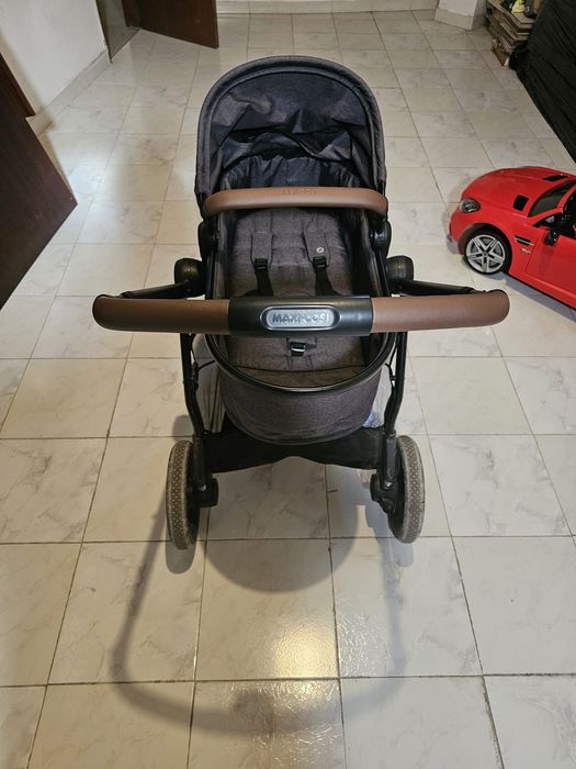 Conjunto Maxi-Cosi – Carrinho Zelia S + Base Isofix FamilyFix3