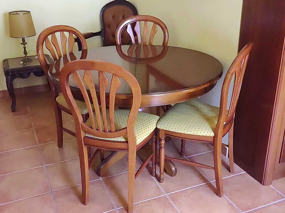 Mesa em cerejeira com 4 cadeiras