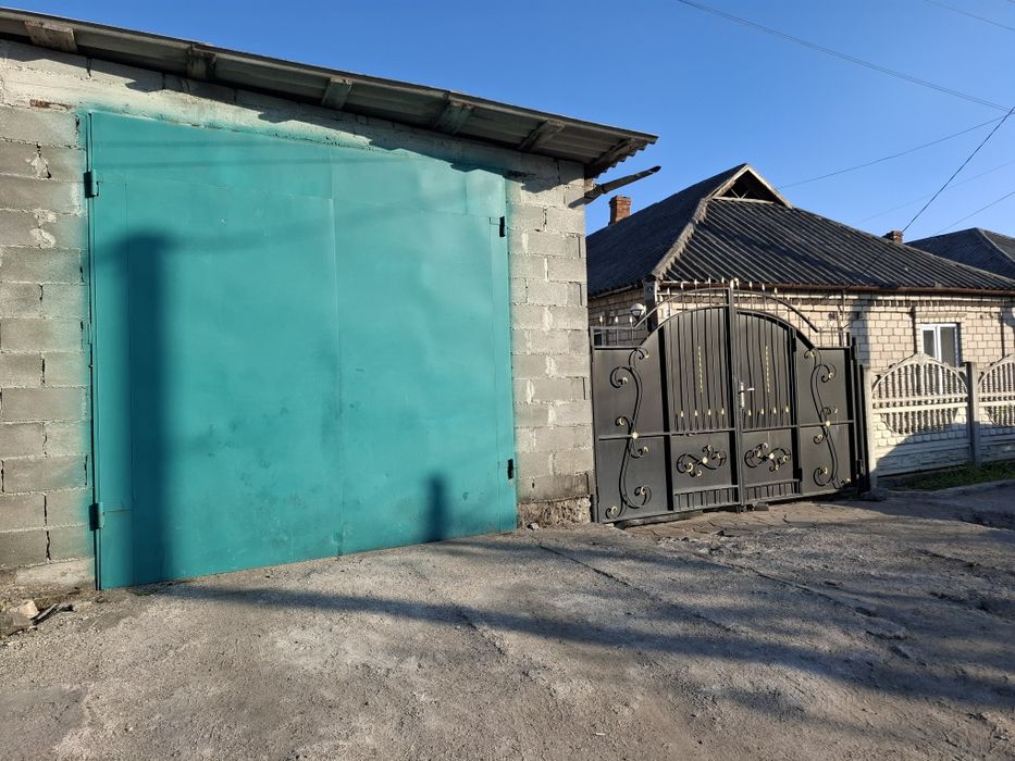 Будинок з білого силікату