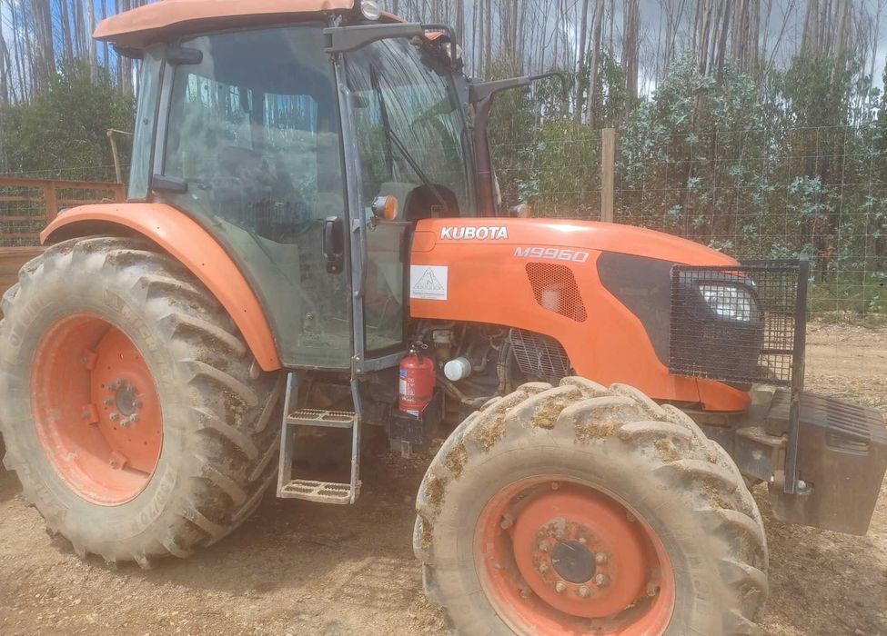Trator kubota 9960