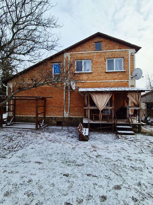 Продам двоповерховий  будинок +АНГАР 300 кв метрів