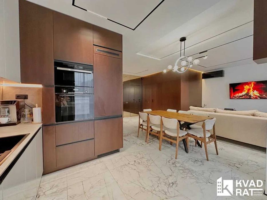 Продаж 2-кімнатної квартири з великою кухнею-студією