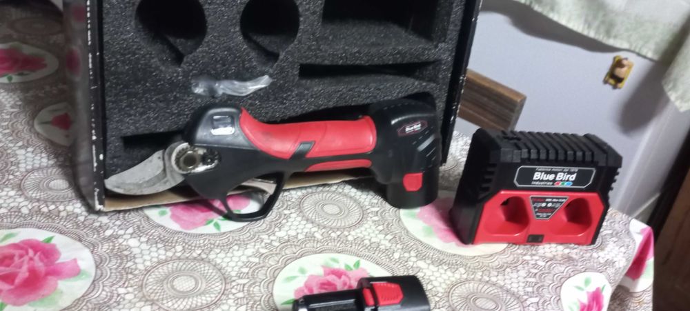 Tesoura de poda eléctrica