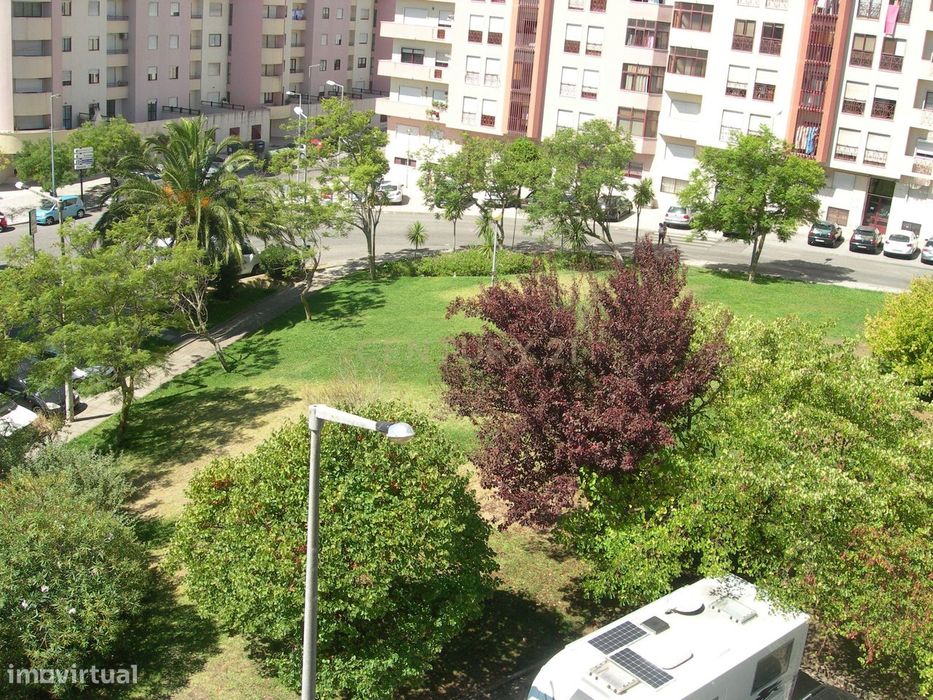 Apartamento T3 Com Garagem E Arrecadação - Casal Do Chapim - Odivelas