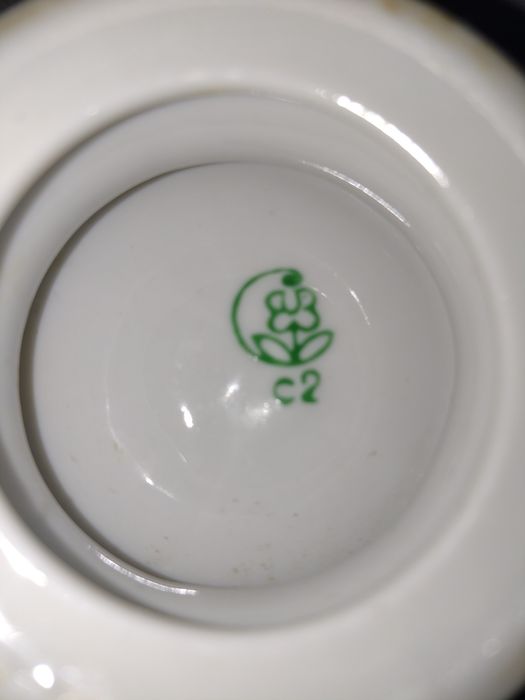 Набори посуду різні.