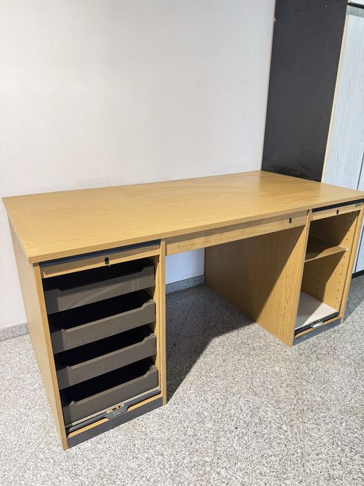 Biurko biurowe/robocze z roletami